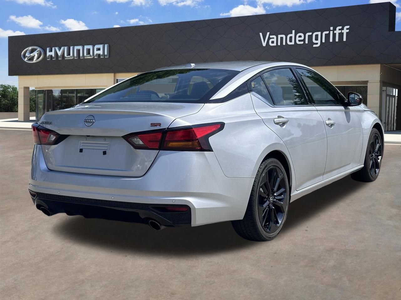 Used 2023 Nissan Altima 2.5 SR image 14