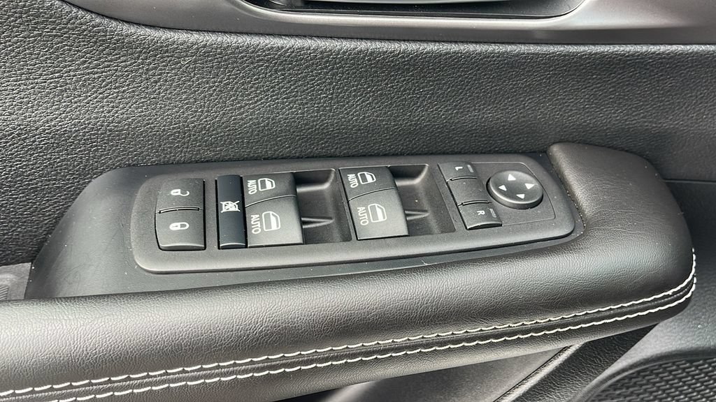 Used 2026 Chrysler Pacifica Select FWD image 16