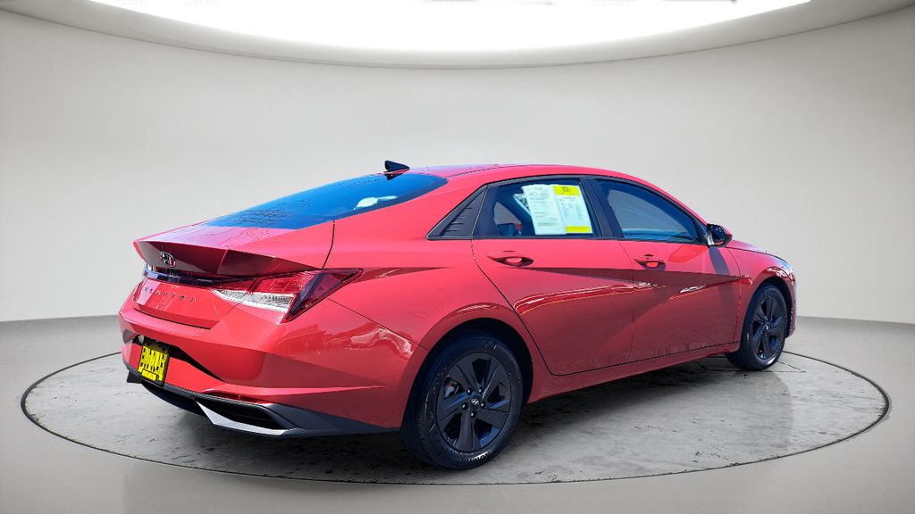 Used 2021 Hyundai Elantra SEL FWD image 3