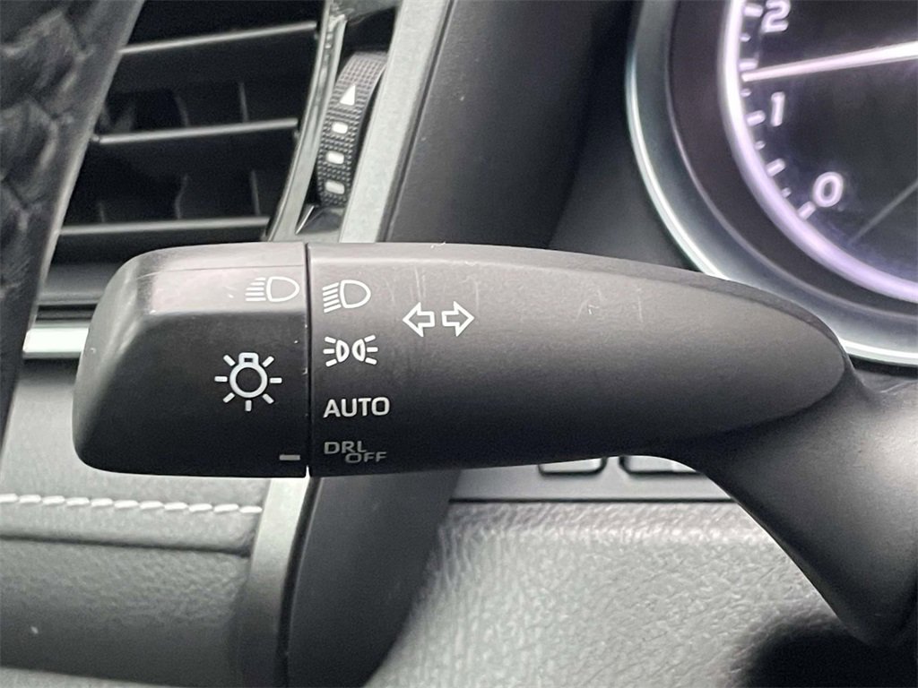 Used 2018 Toyota Camry SE image 22