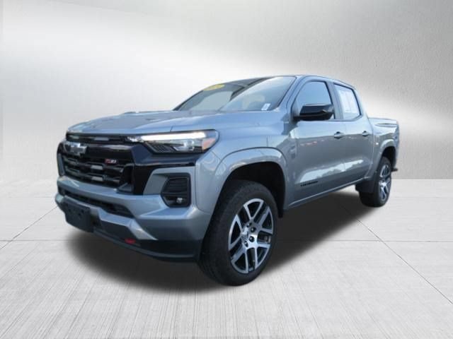 Used 2024 Chevrolet Colorado Z71 w/ Z71 Convenience Package 2 AWD/4WD image 2