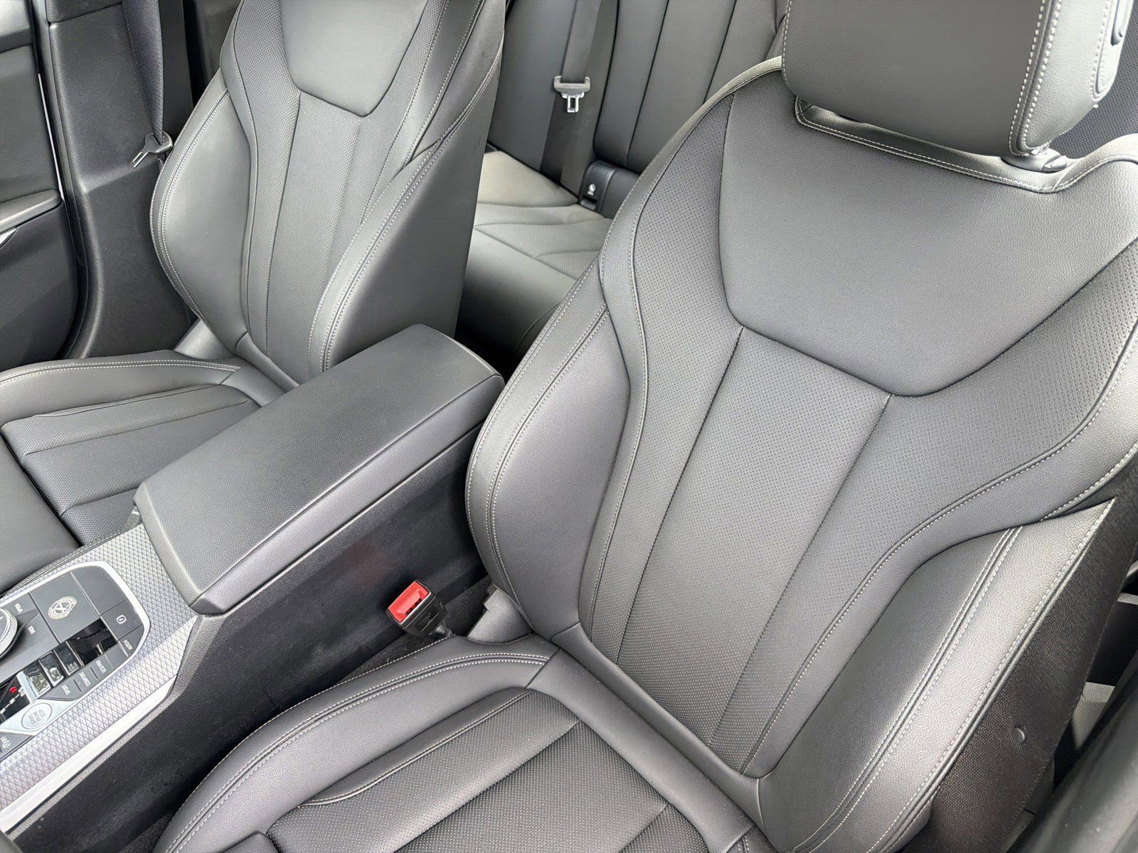 Certified 2025 BMW 330i xDrive Sedan AWD/4WD image 21