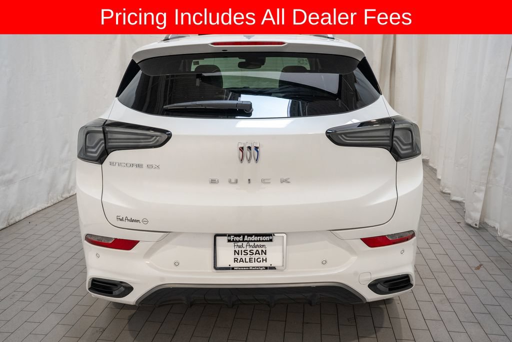 Used 2025 Buick Encore GX Avenir w/ Avenir Convenience Package FWD image 4