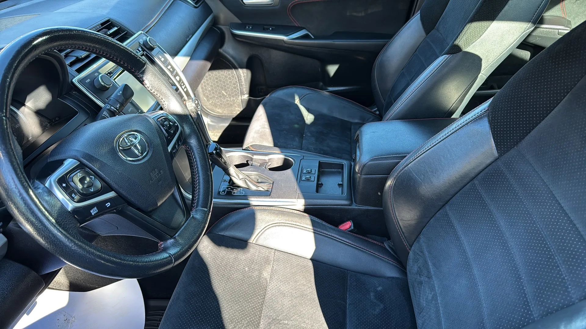 Used 2015 Toyota Camry XSE w/ Advanced Technology Package FWD image 4