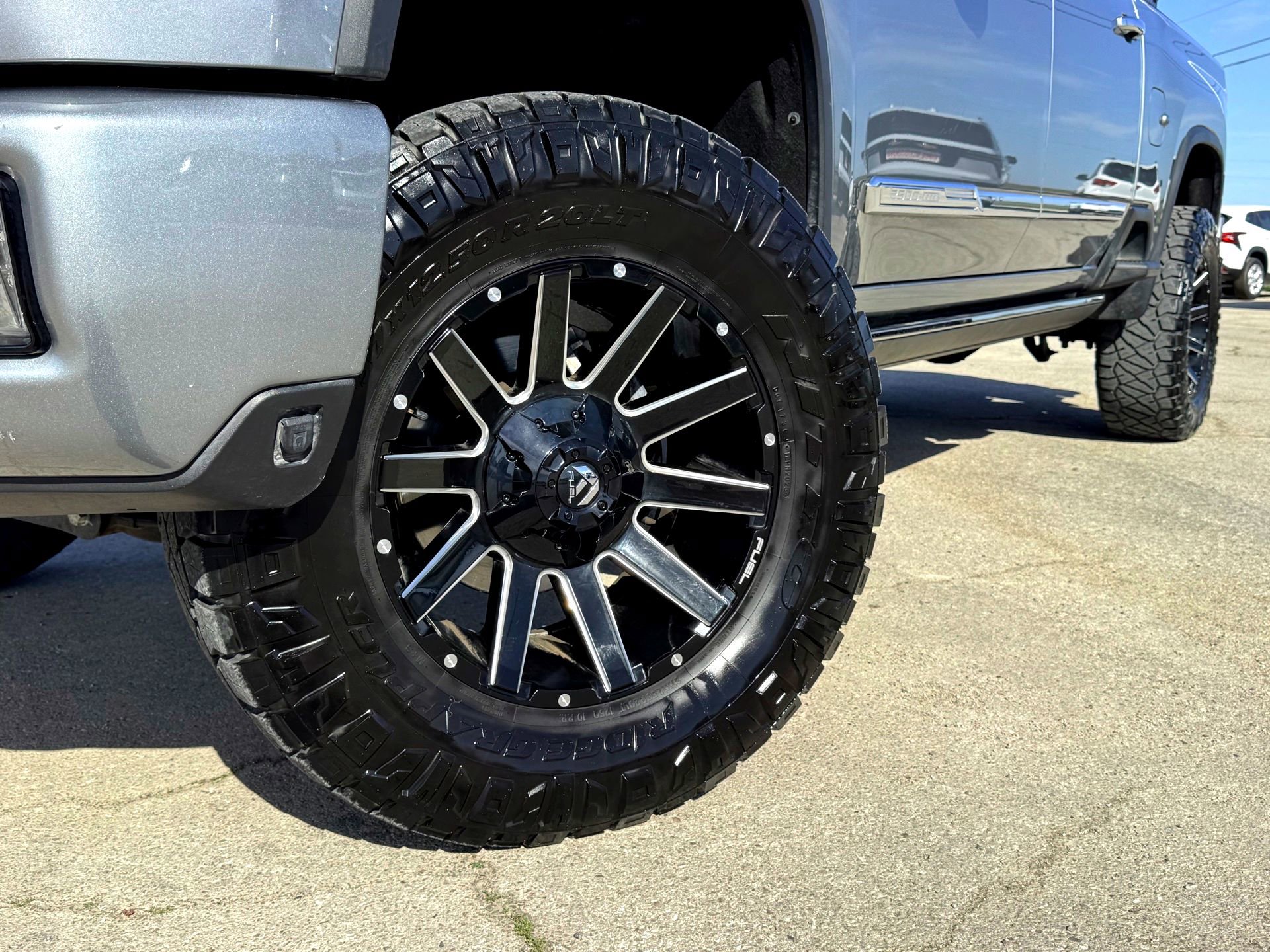 Used 2024 Chevrolet Silverado 2500 High Country w/ Technology Package image 2