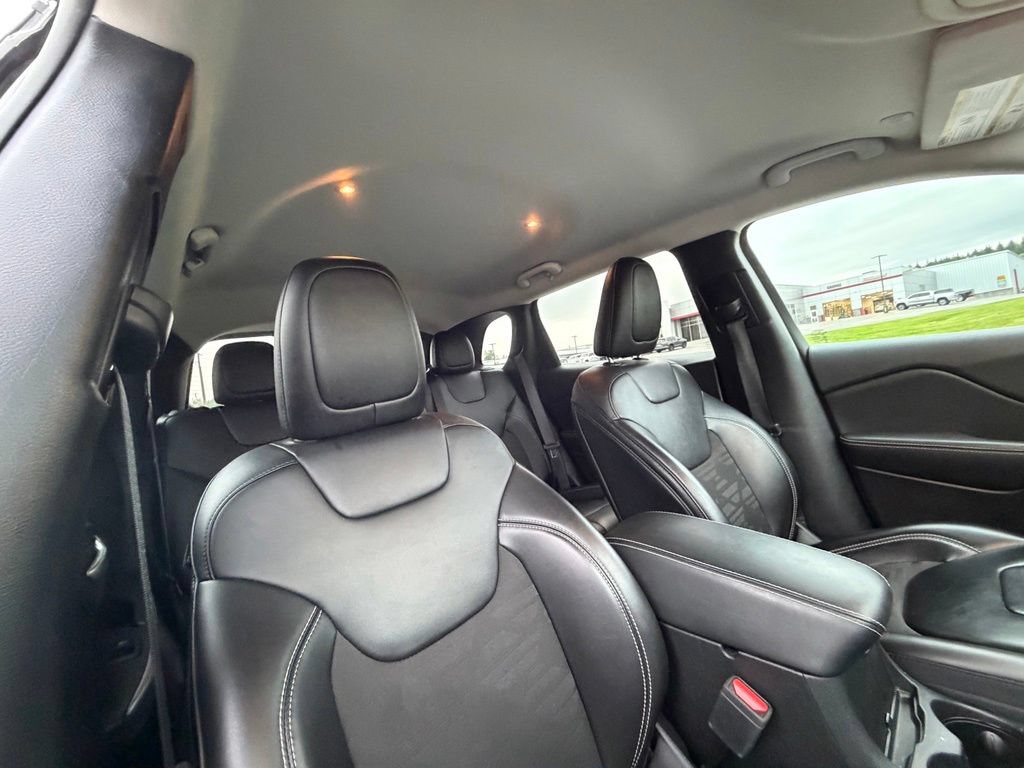 Used 2022 Jeep Cherokee Latitude AWD/4WD image 39
