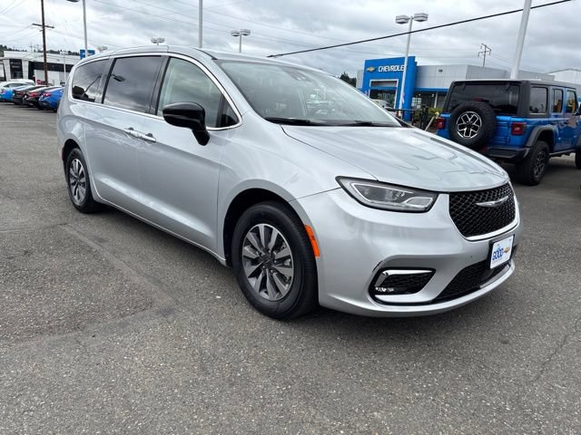 Used 2024 Chrysler Pacifica Limited FWD image 7