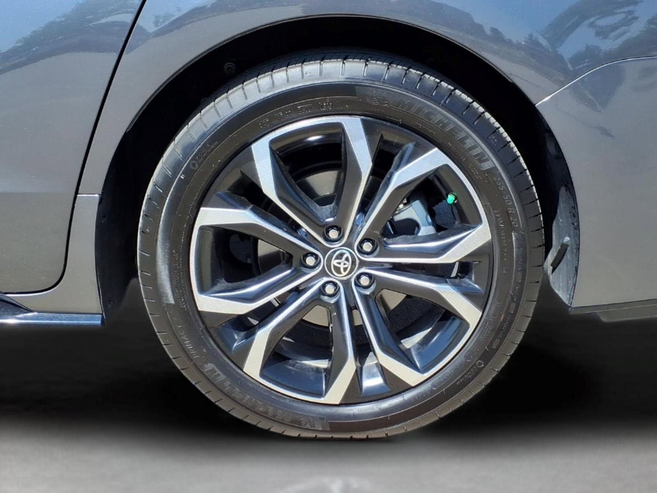 Used 2025 Toyota Sienna Platinum FWD image 3