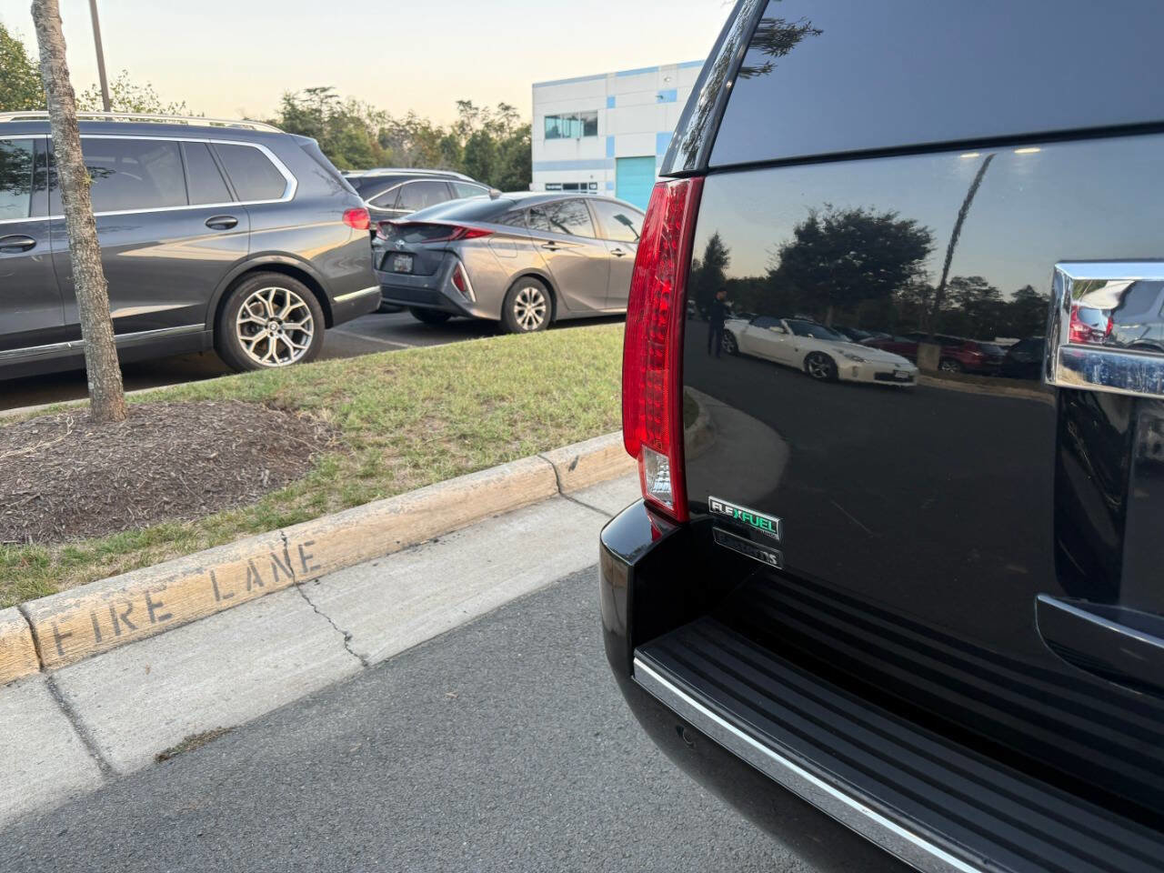 Used 2012 Cadillac Escalade Luxury image 11