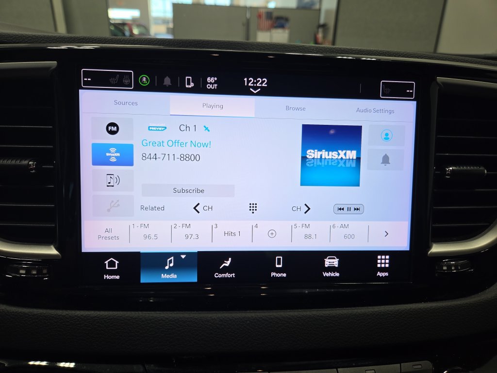 Used 2023 Chrysler Pacifica Touring-L FWD image 38