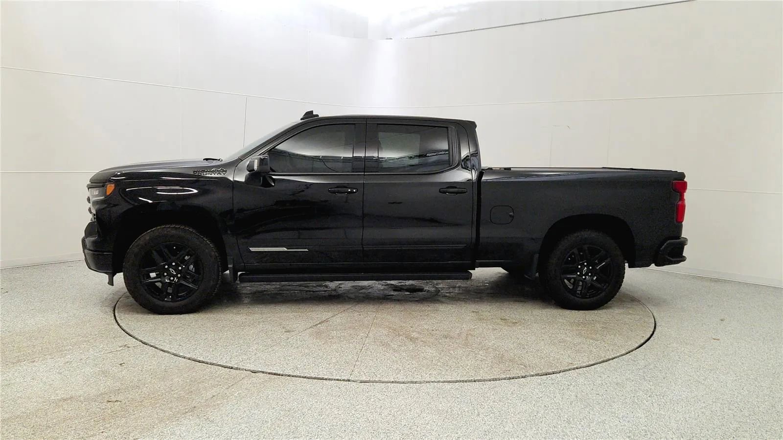 Used 2025 Chevrolet Silverado 1500 High Country w/ Midnight Edition image 4