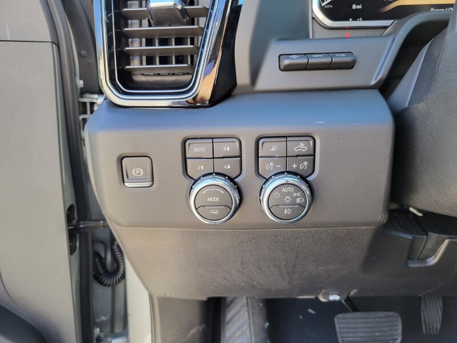 New 2026 GMC Sierra 2500 AT4 w/ AT4 Premium Plus Package image 18