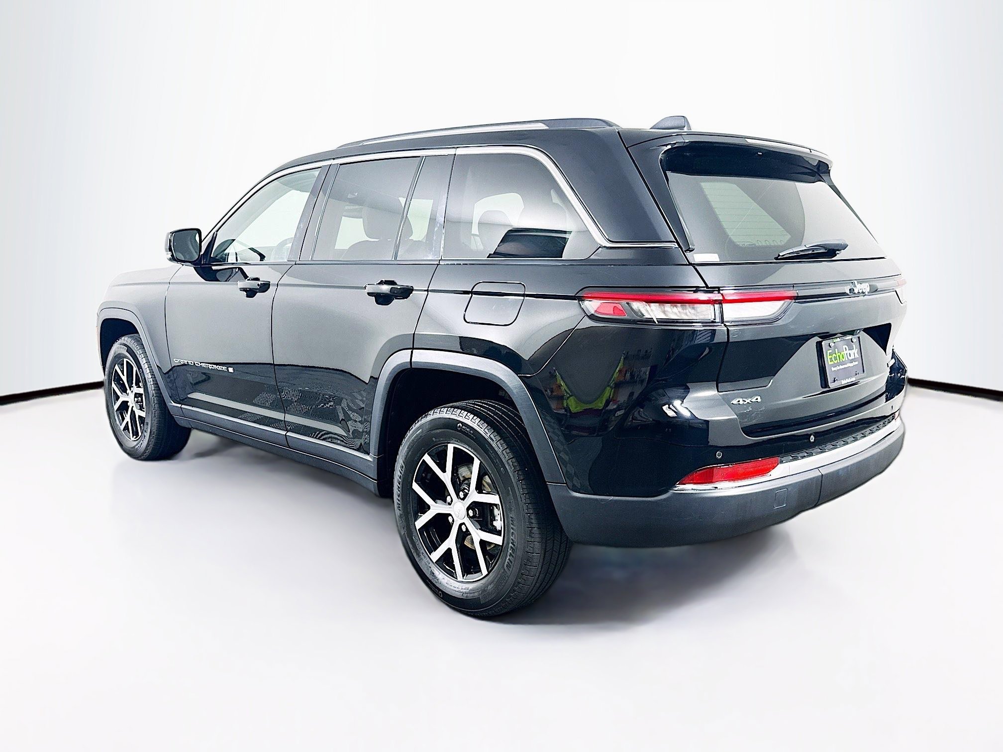 Used 2023 Jeep Grand Cherokee Limited image 5