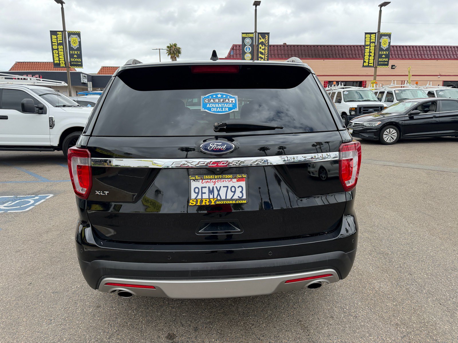 Used 2017 Ford Explorer XLT w/ Equipment Group 202A FWD image 4