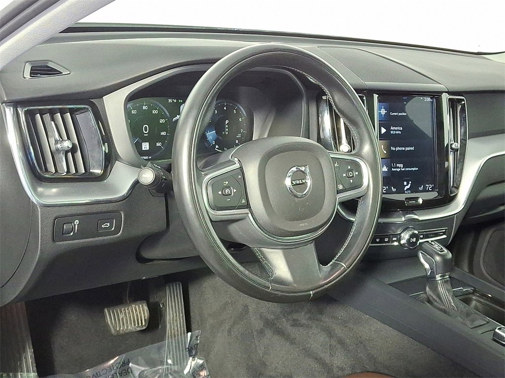 Used 2018 Volvo XC60 T5 Momentum w/ Vision Package image 18