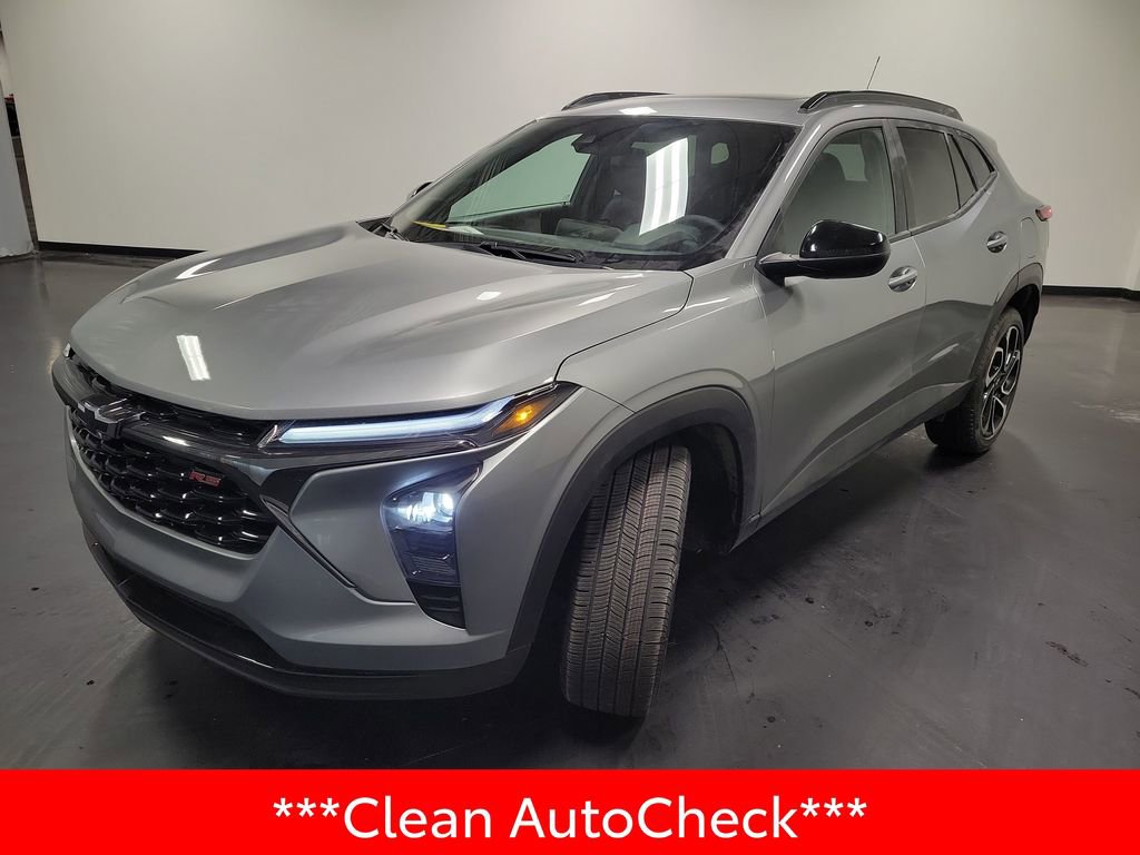 Used 2025 Chevrolet Trax RS w/ Sunroof Package image 4