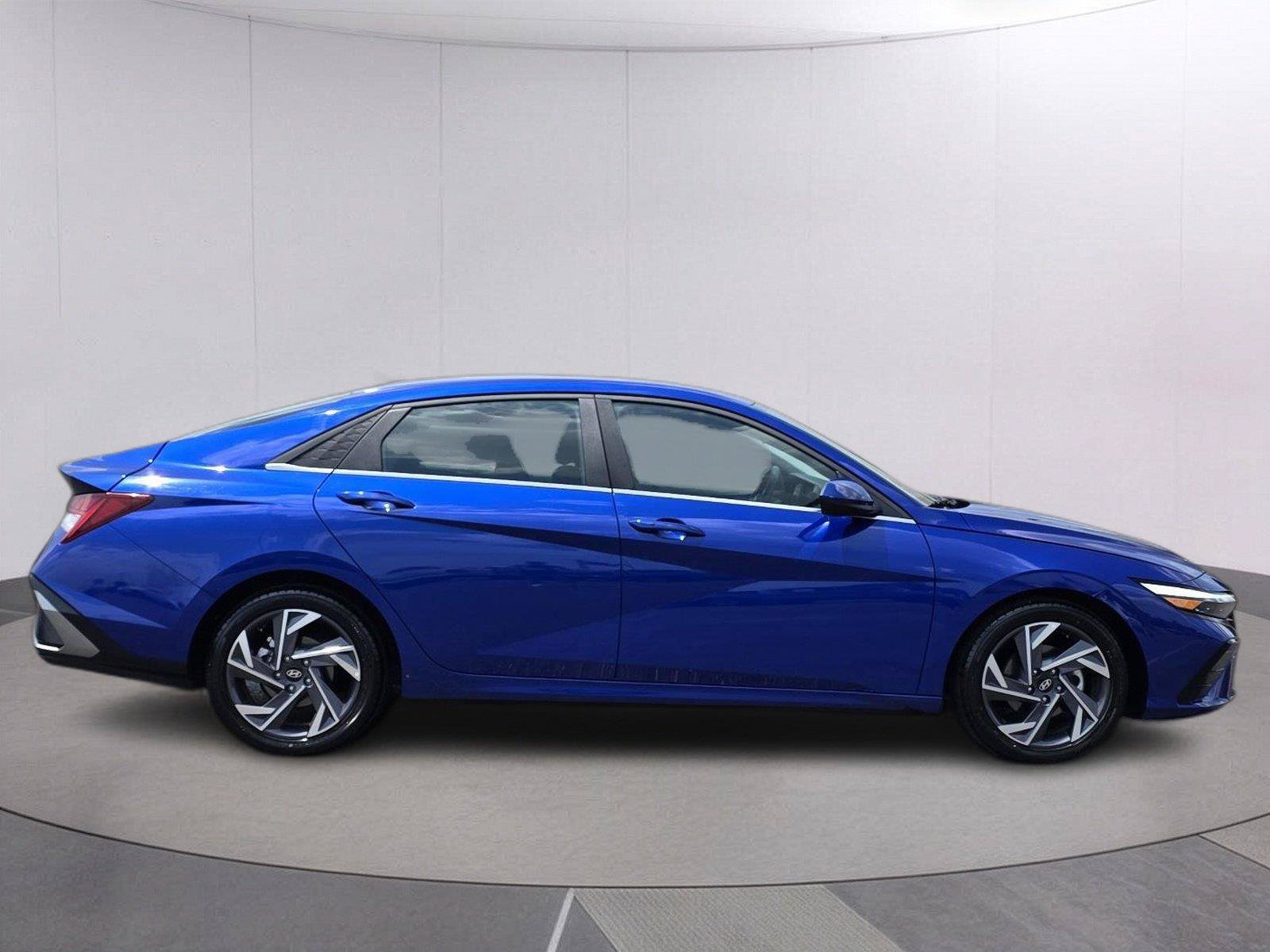 Used 2025 Hyundai Elantra SEL FWD image 4