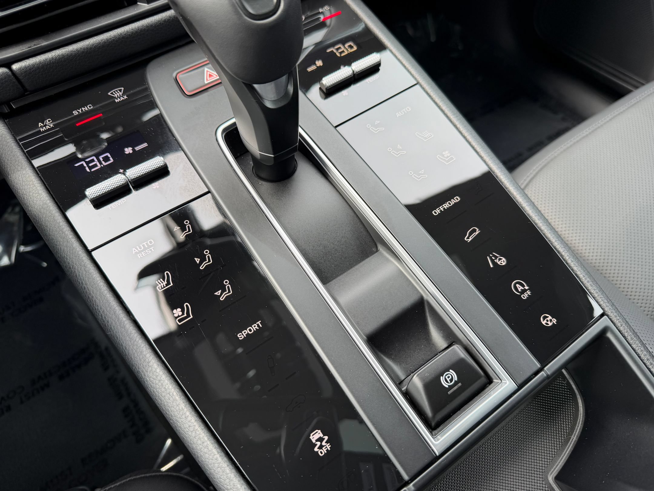 Certified 2026 Porsche Macan AWD/4WD image 16