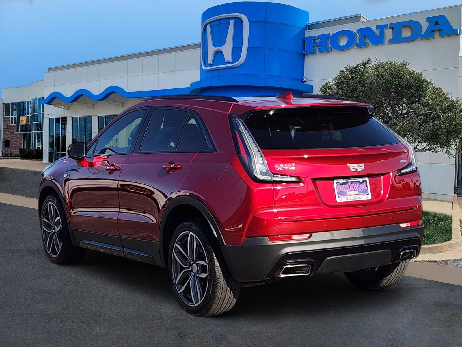 Used 2023 Cadillac XT4 Sport w/ Cold Weather Package image 4