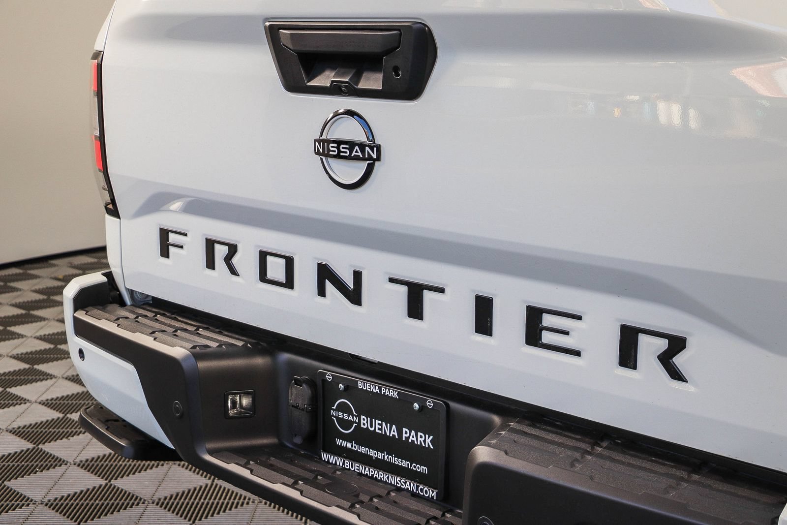 New 2027 Nissan Frontier SV w/ Tow Package RWD image 10