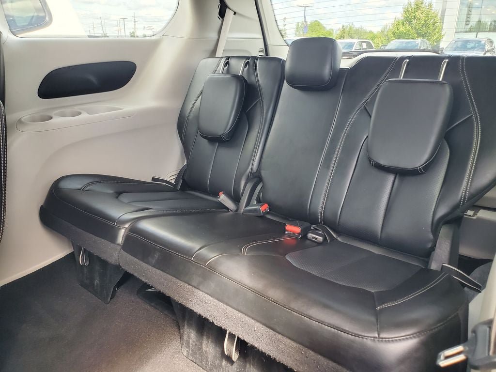Used 2024 Chrysler Pacifica Touring-L FWD image 27