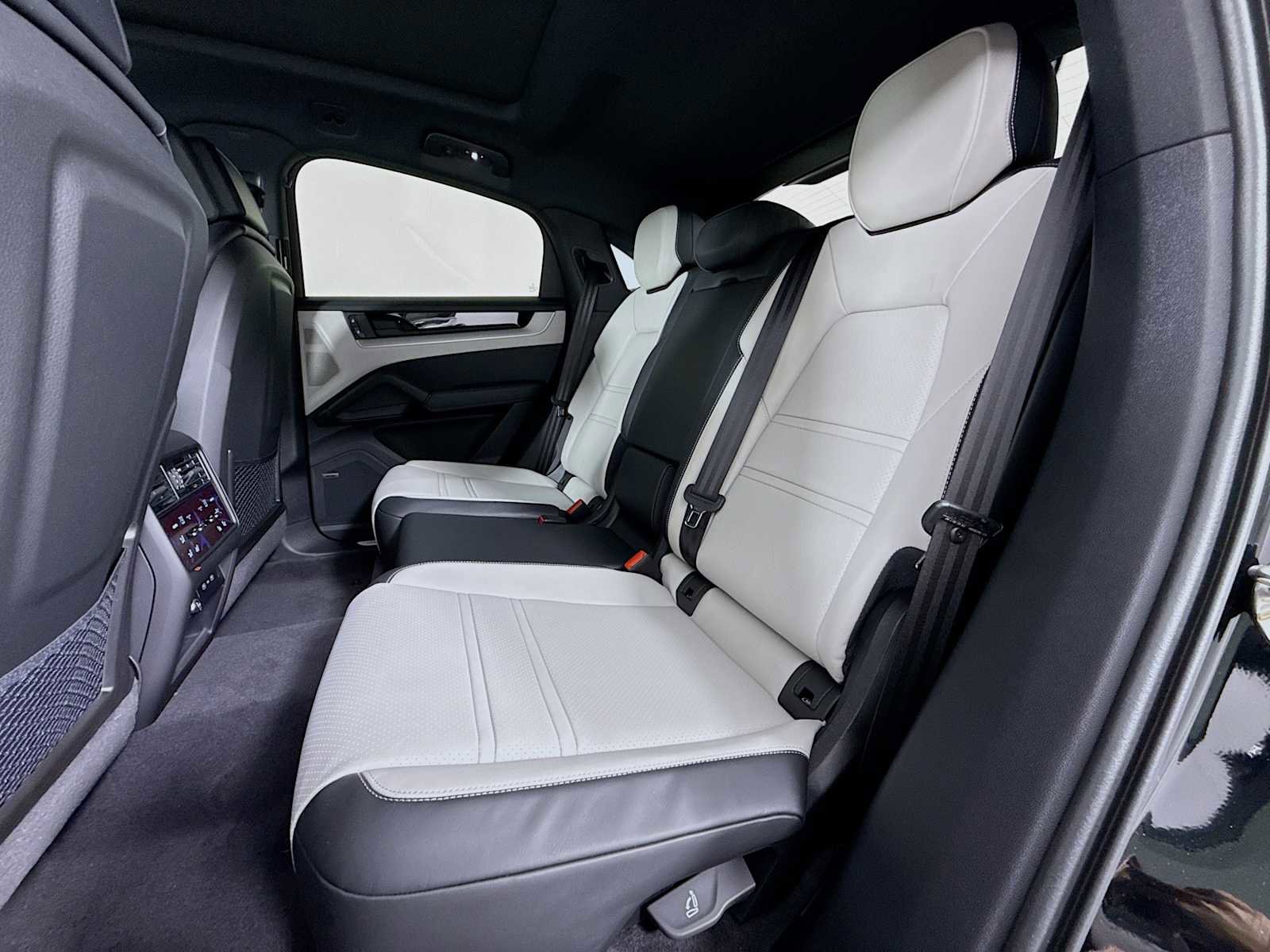 New 2026 Porsche Cayenne Coupe image 24