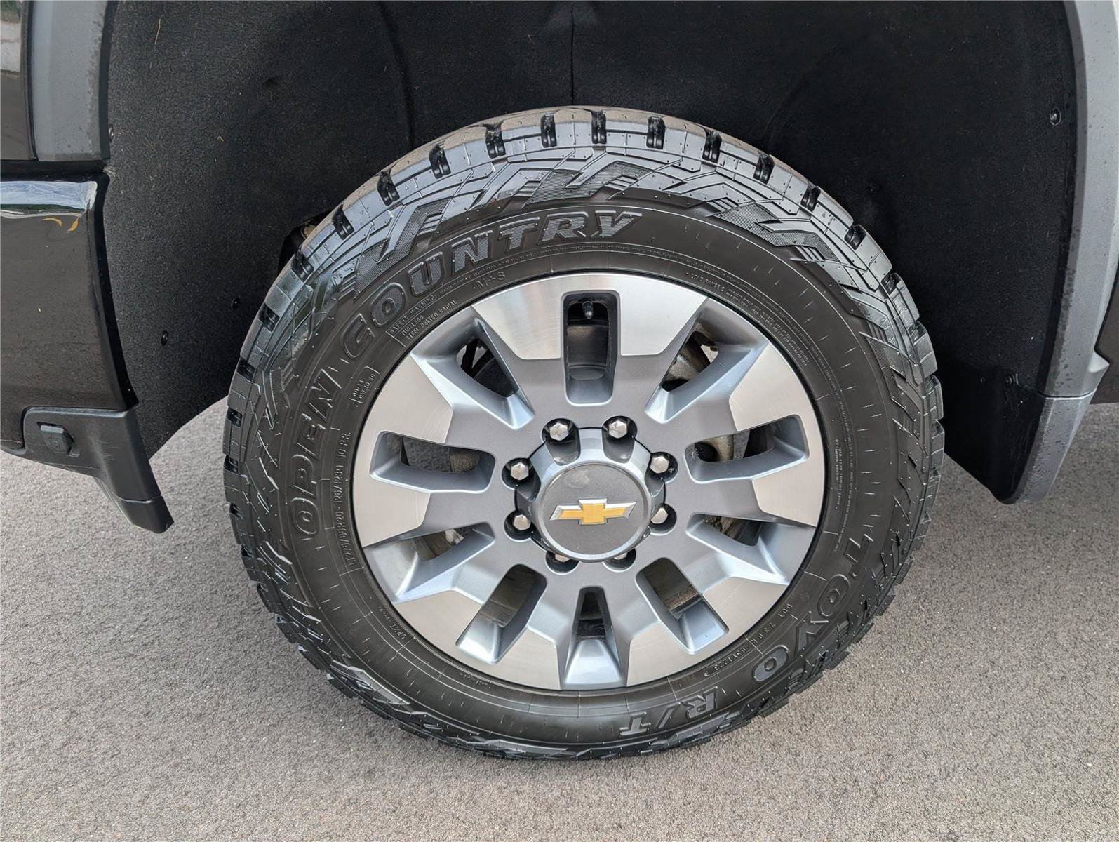 Used 2023 Chevrolet Silverado 2500 Custom w/ Custom Value Package AWD/4WD image 9