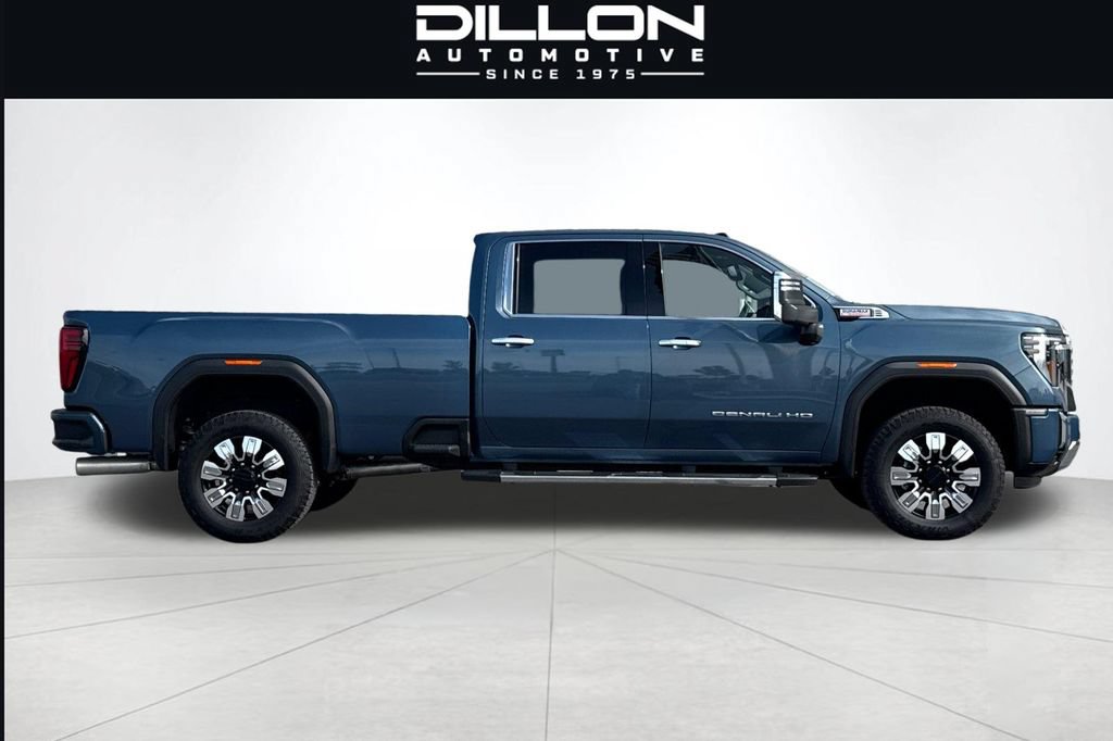 Used 2025 GMC Sierra 3500 Denali w/ Denali Reserve Package AWD/4WD image 3