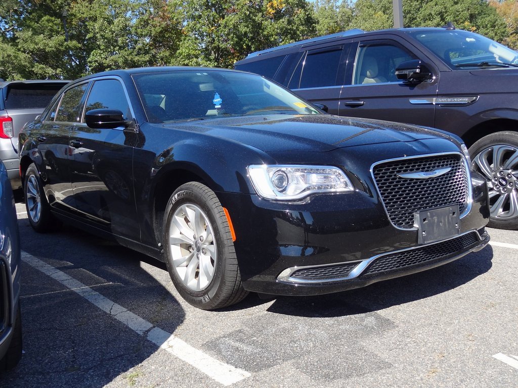 Used 2023 Chrysler 300 Touring image 1