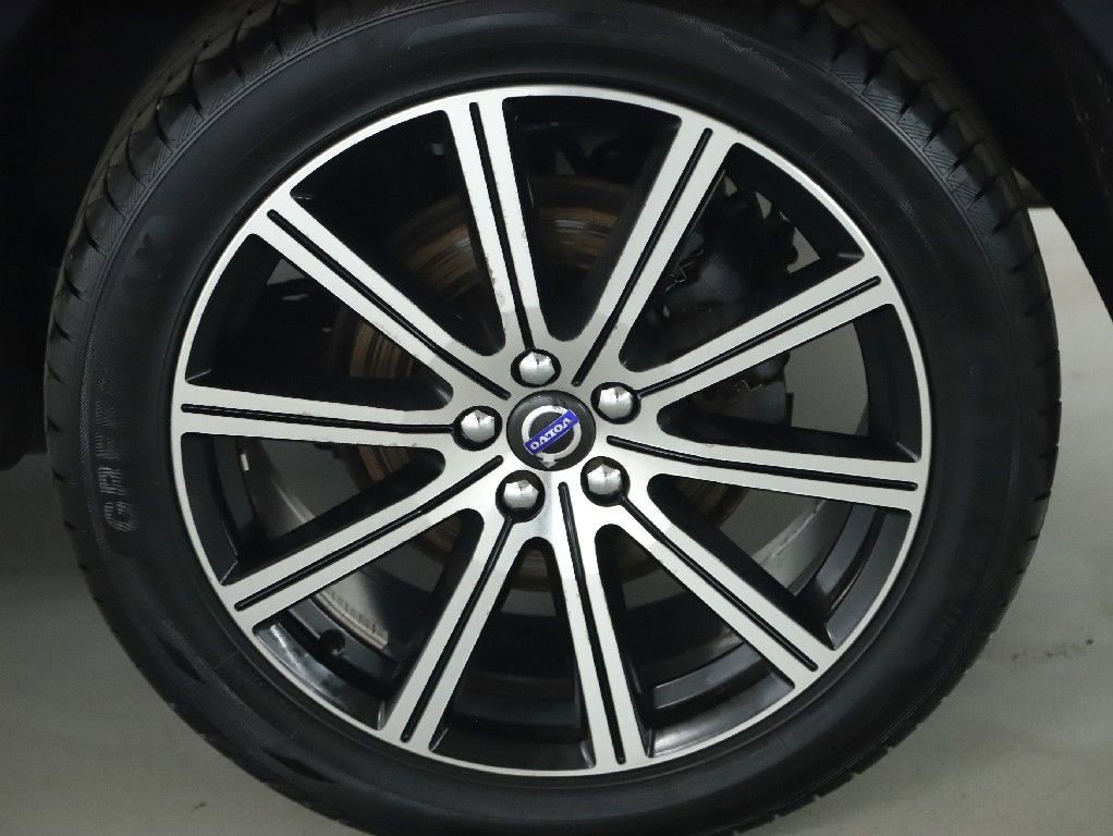 Used 2017 Volvo XC60 T6 Inscription w/ Climate Package image 40