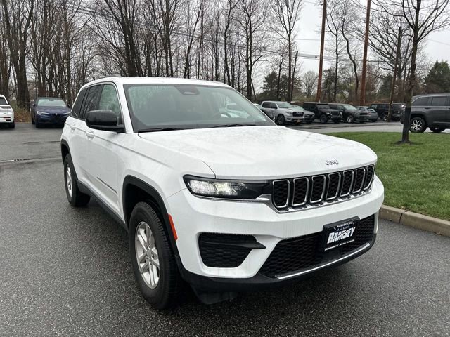 Used 2023 Jeep Grand Cherokee Laredo AWD/4WD image 2