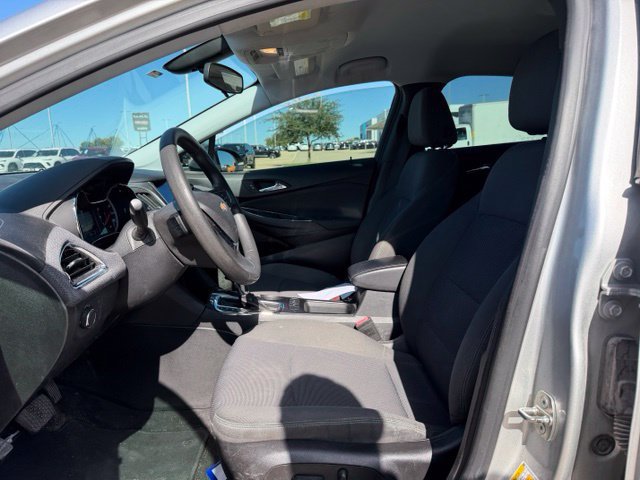 Used 2019 Chevrolet Cruze LT w/ Convenience Package FWD image 11