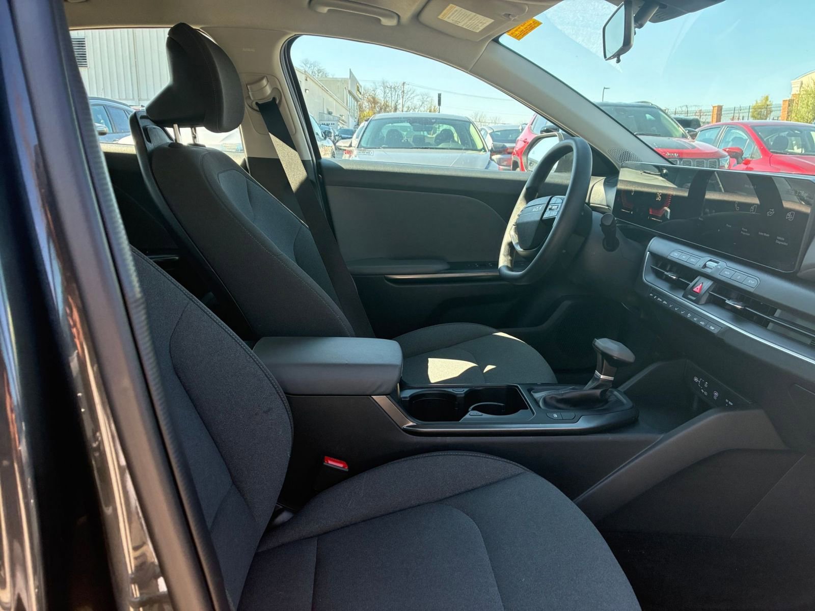 Used 2025 Kia K4 LXS image 31