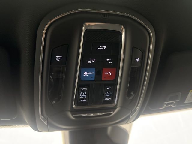 New 2025 Jeep Grand Cherokee Laredo image 12