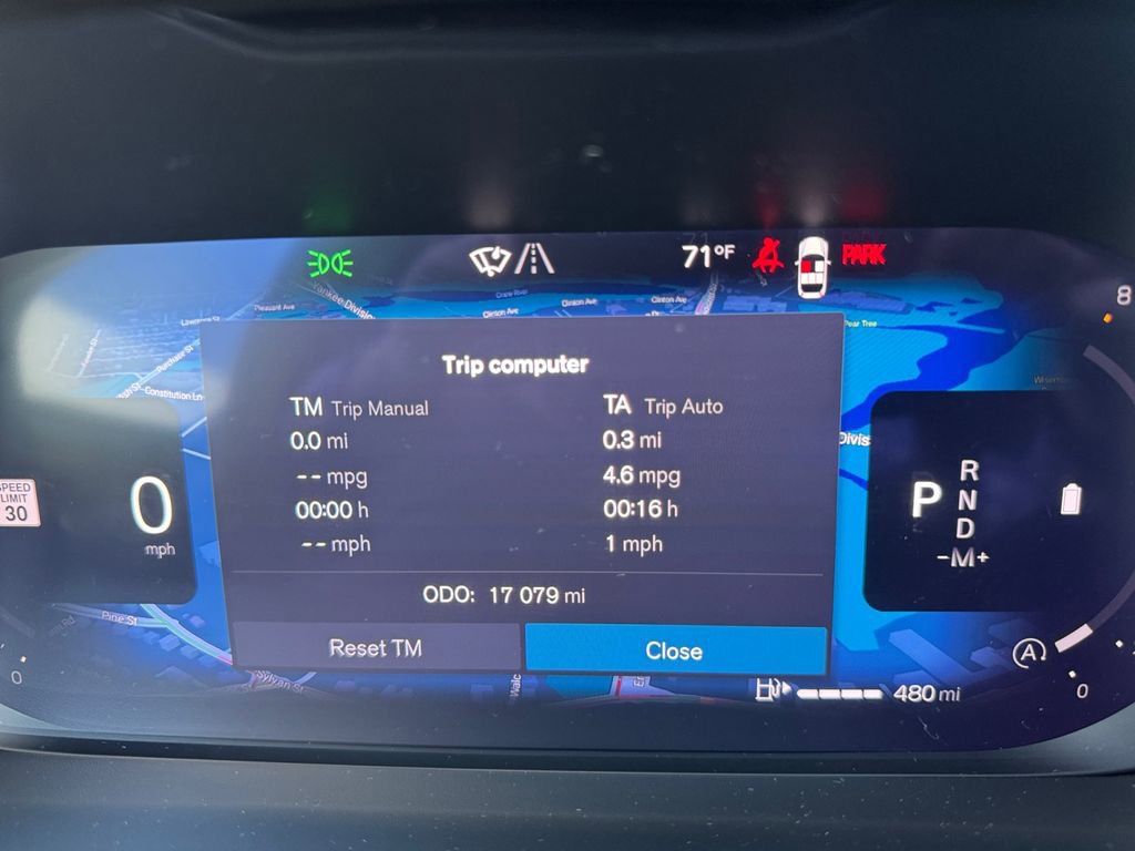 Used 2025 Volvo XC40 B5 Plus AWD/4WD image 29