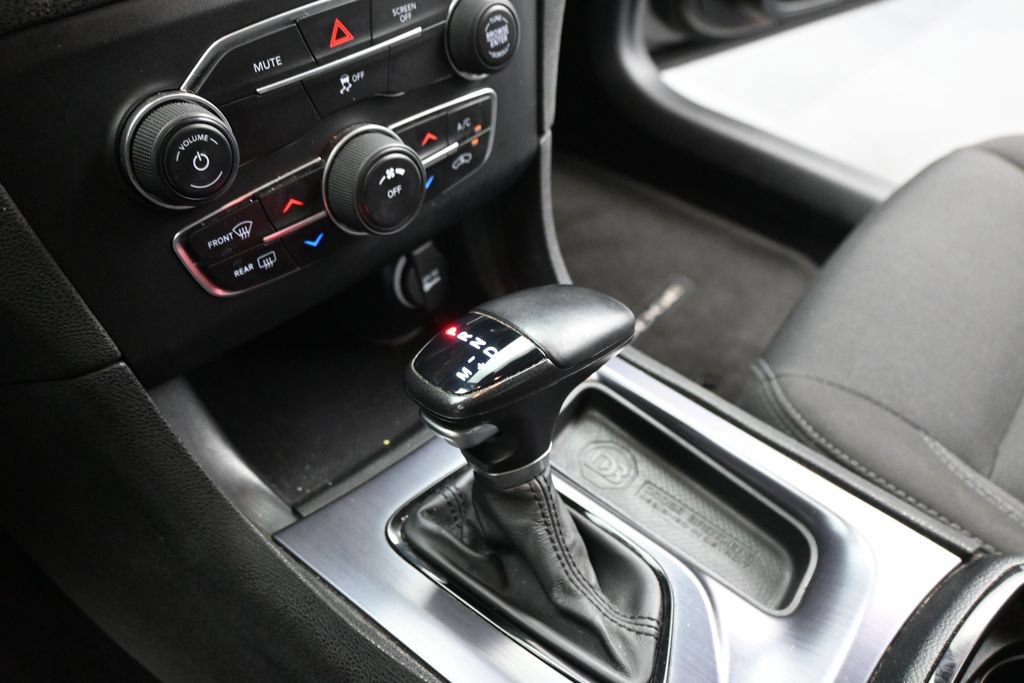 Used 2017 Dodge Charger SE w/ Blacktop Package RWD image 15