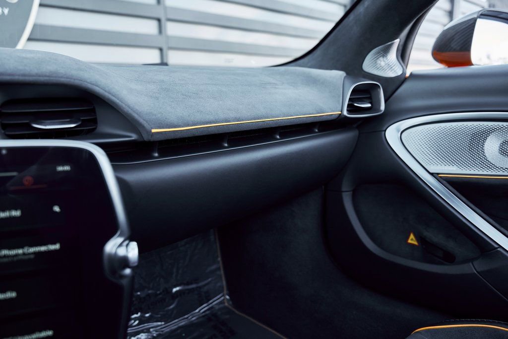 Used 2025 McLaren Artura Spider RWD image 75
