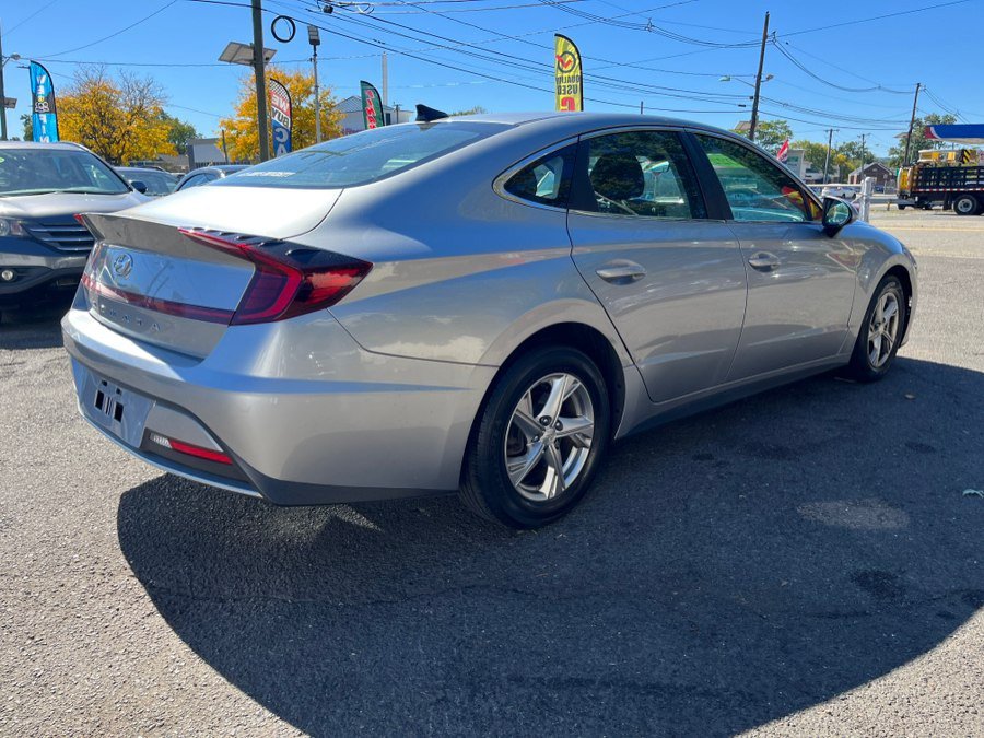 Used 2022 Hyundai Sonata SE w/ Preferred Accessory Package FWD image 4