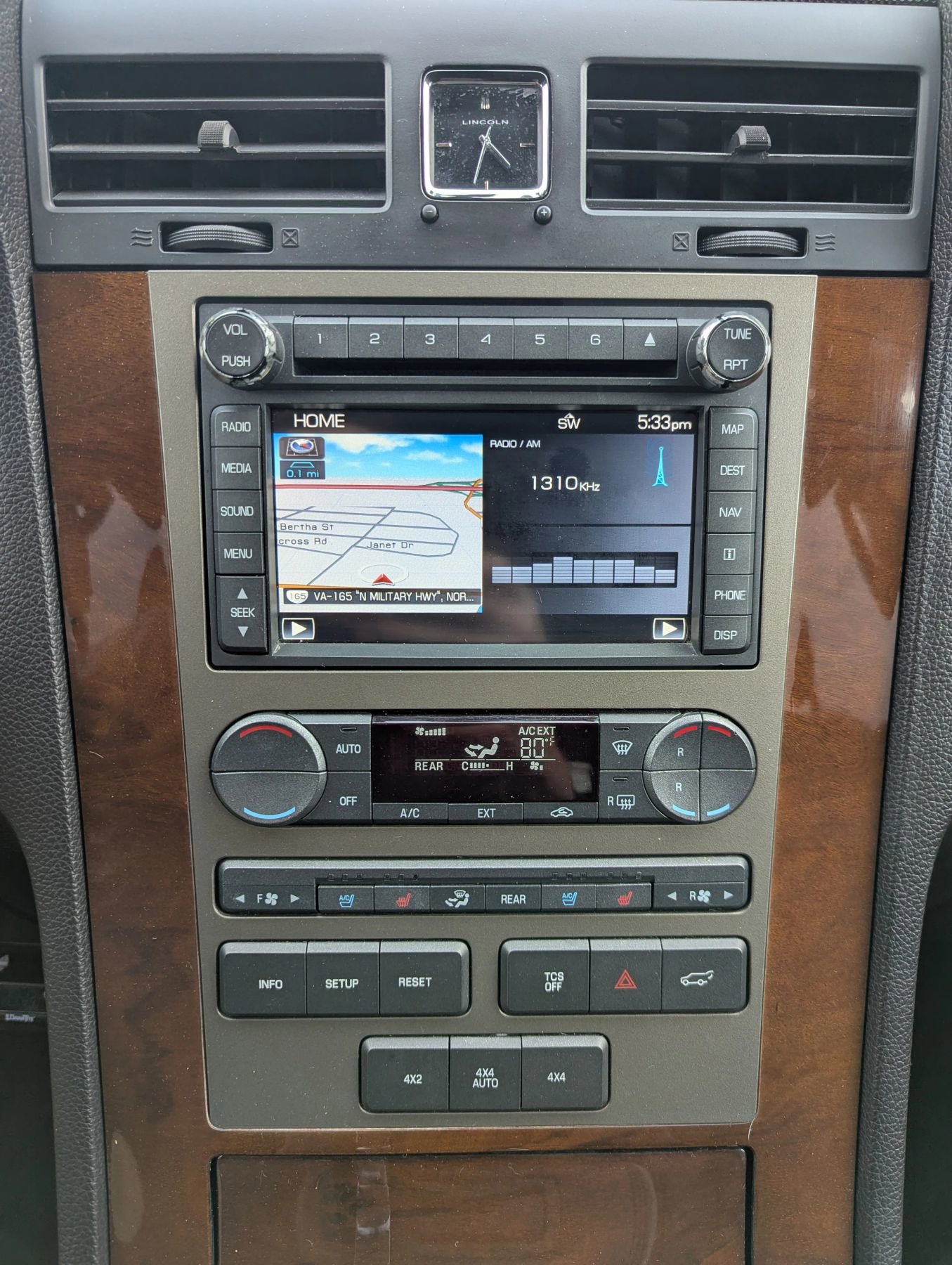 Used 2014 Lincoln Navigator L 4WD image 13