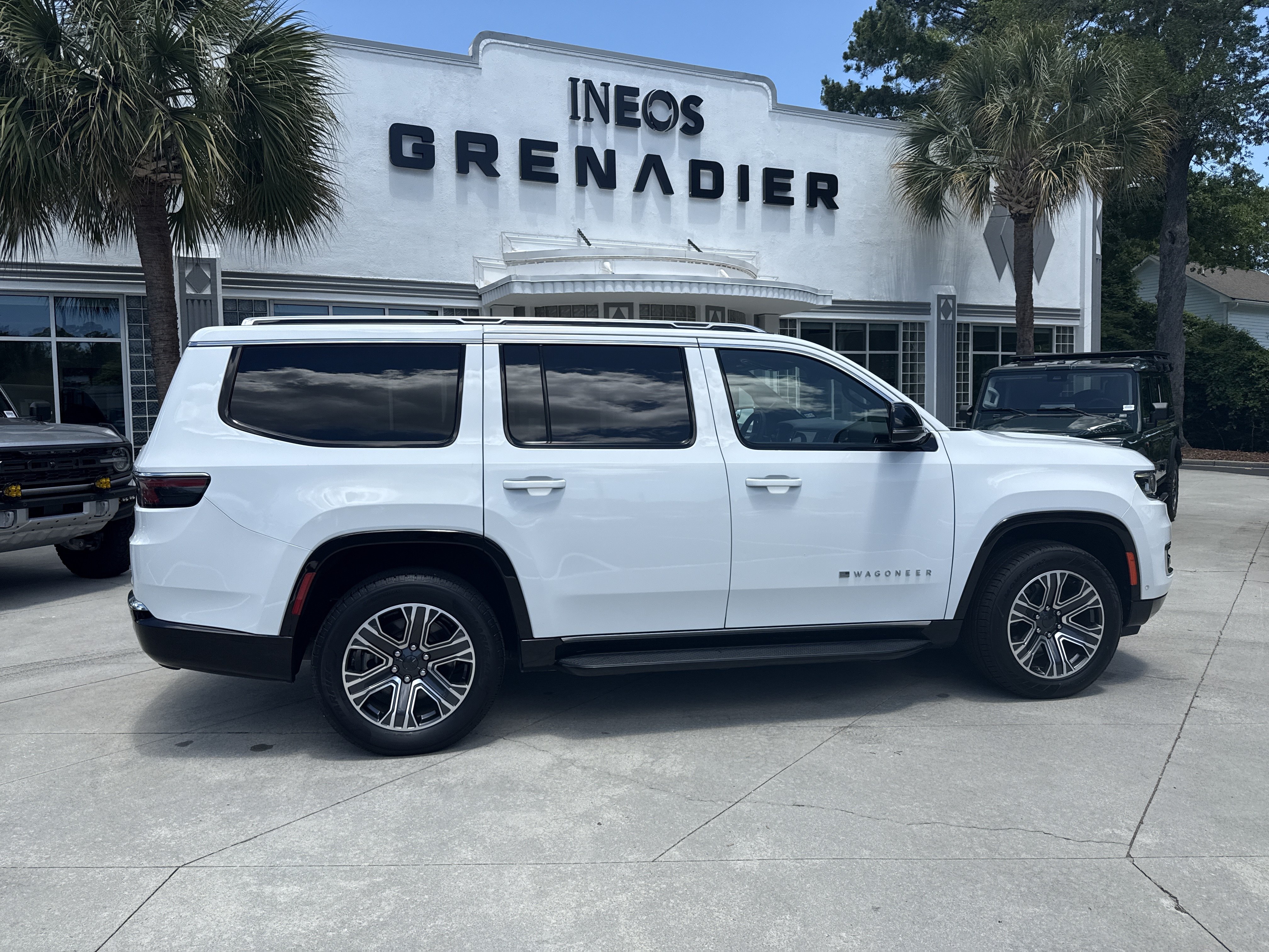 Used 2024 Jeep Wagoneer Series II w/ Flexible Seating Group RWD image 10