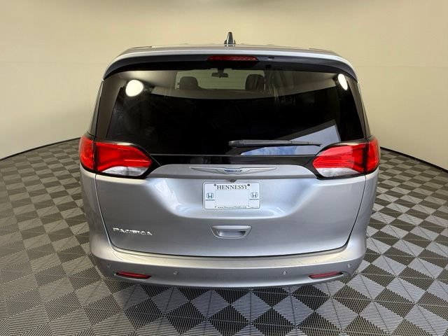 Used 2018 Chrysler Pacifica L FWD image 5