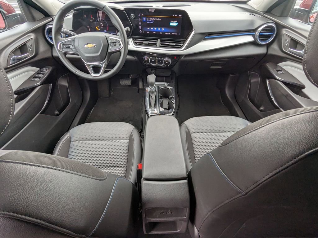Used 2025 Chevrolet Trax LT w/ LT Convenience Package image 24
