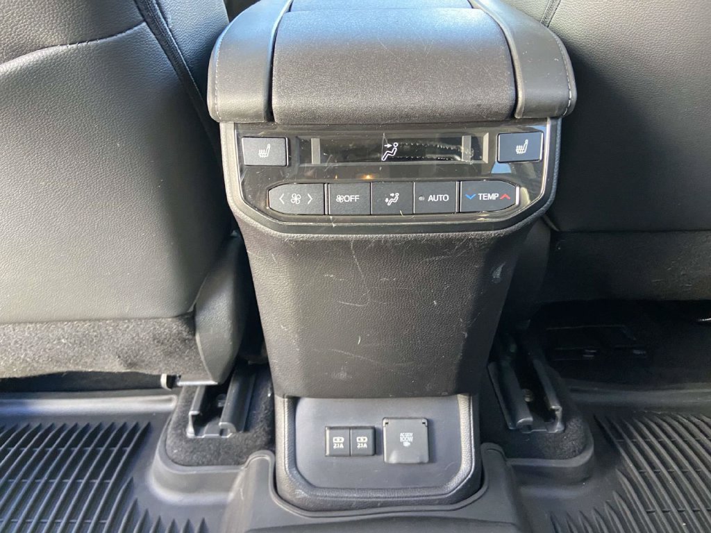 Used 2020 Toyota Highlander Platinum AWD/4WD image 21