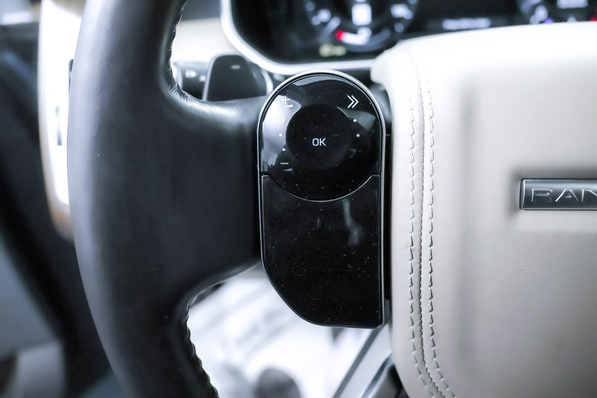 Used 2019 Land Rover Range Rover HSE image 41