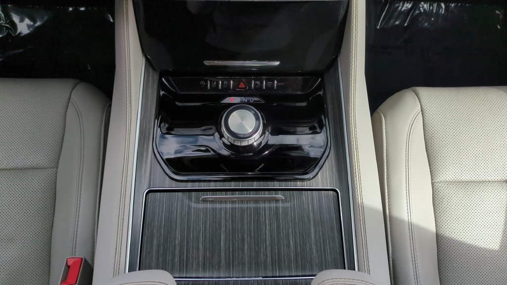 Used 2024 Jeep Wagoneer L Series II RWD image 15