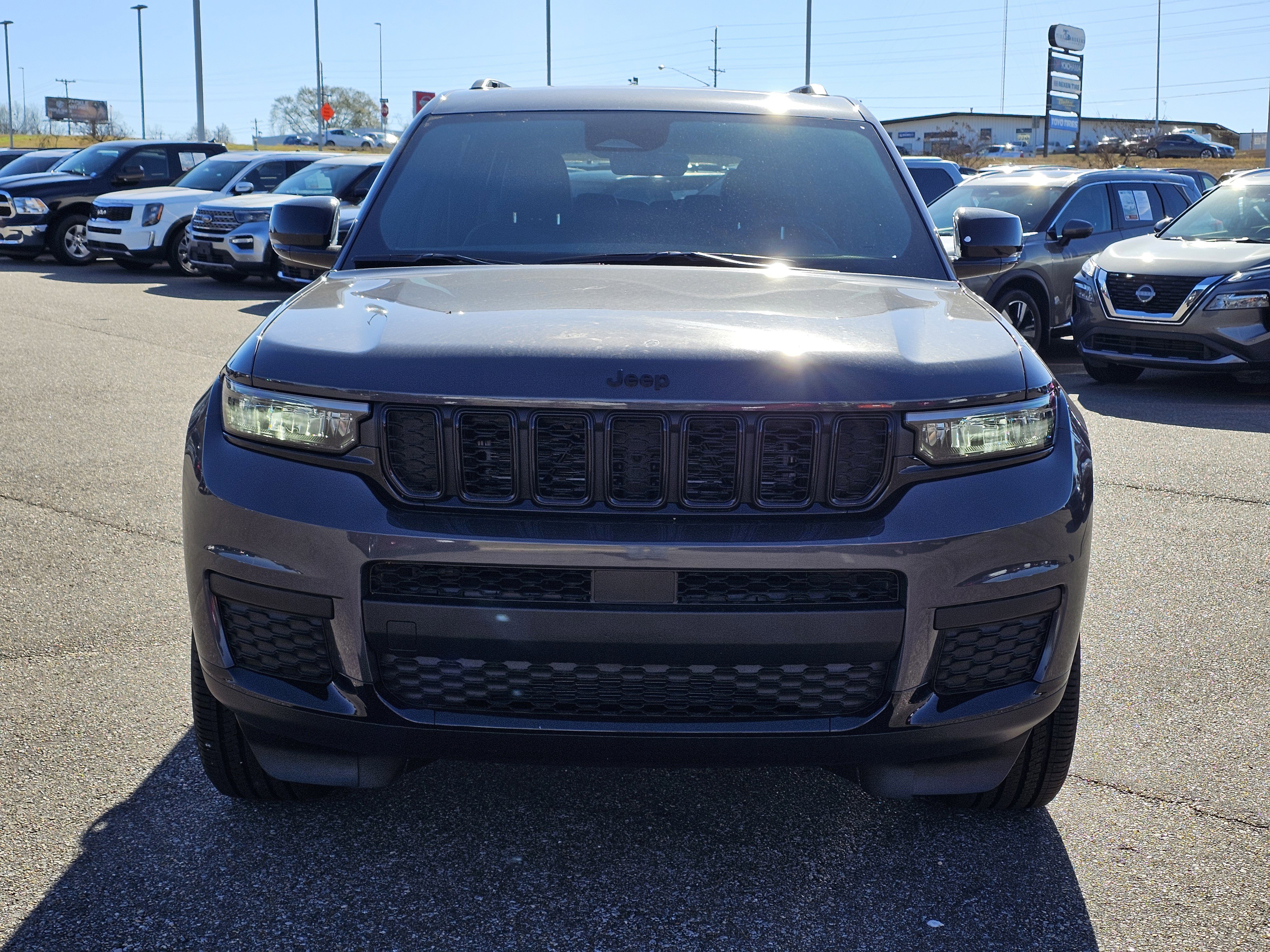 New 2025 Jeep Grand Cherokee L Altitude image 2