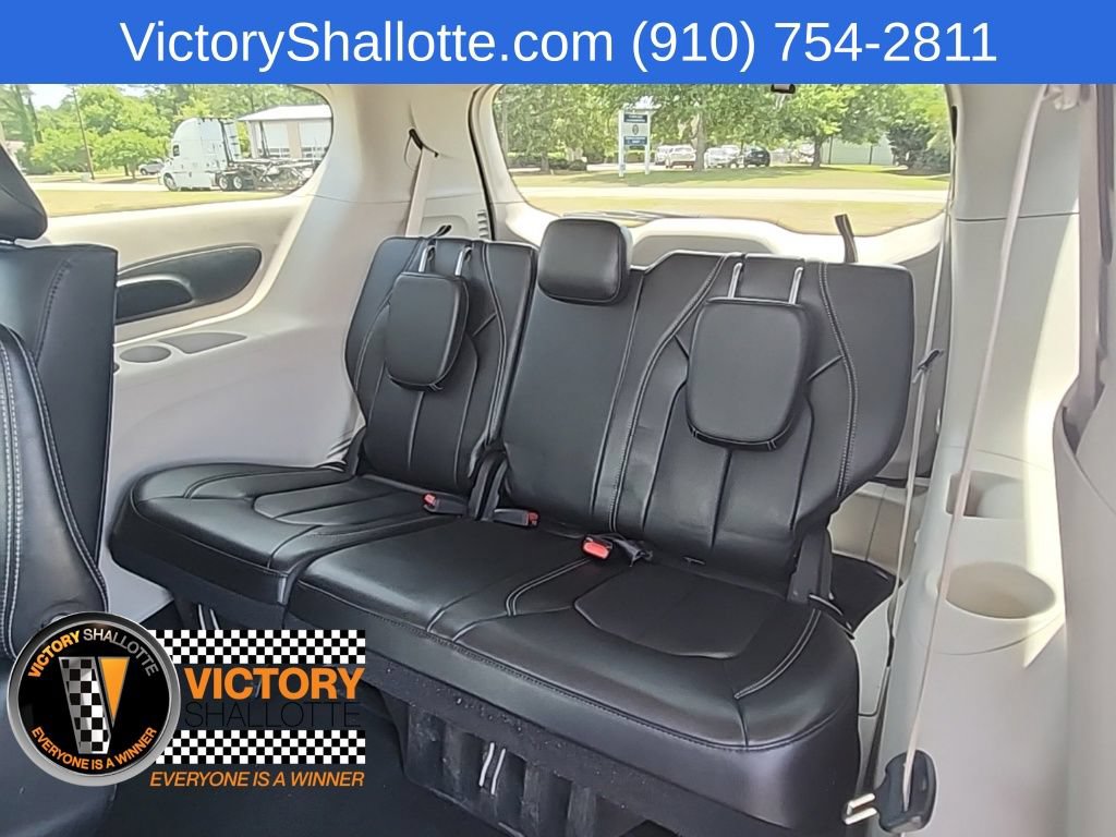 Certified 2024 Chrysler Pacifica Limited FWD image 25