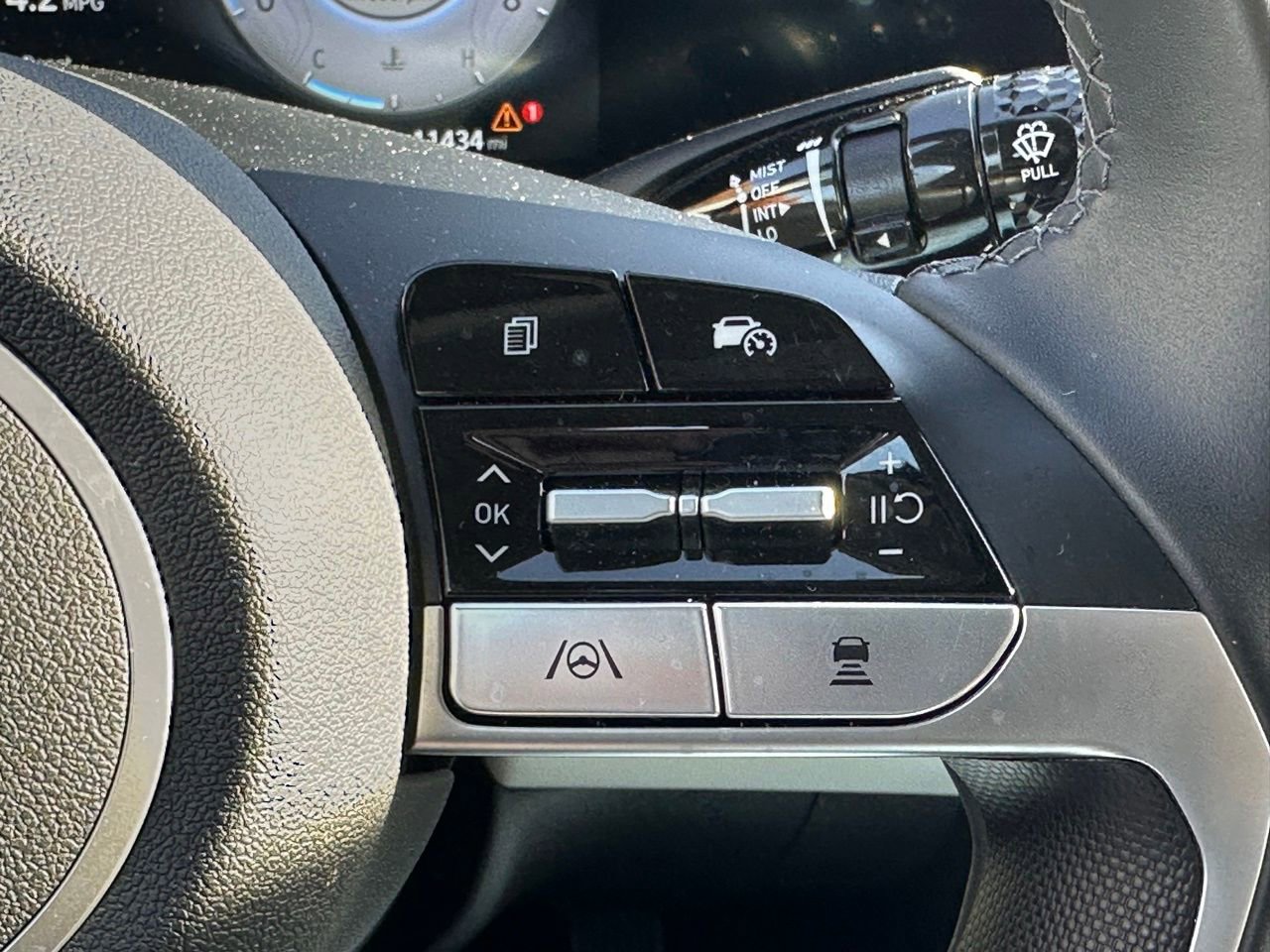 Certified 2025 Hyundai Elantra Limited image 32