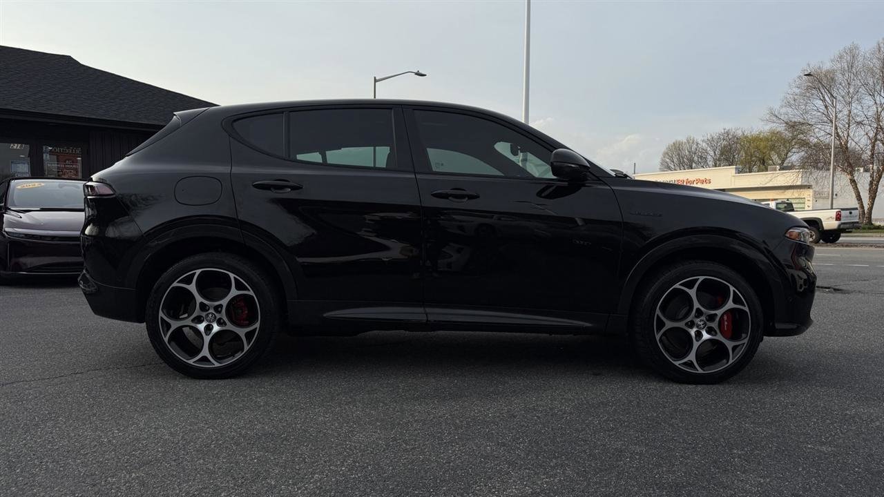 Used 2024 Alfa Romeo Tonale Veloce w/ Active Assist Package AWD/4WD image 16