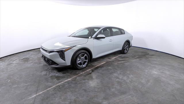 Used 2025 Kia K4 FWD image 2